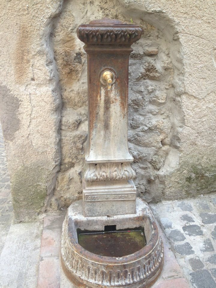 Public water. Looking up ancestors in Pofi, Italy