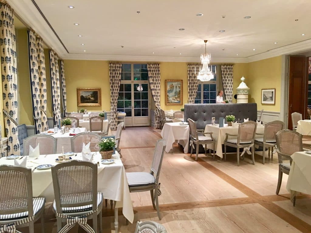 The lovely room to enjoy a delicious breakfast with yellow walls and curtains