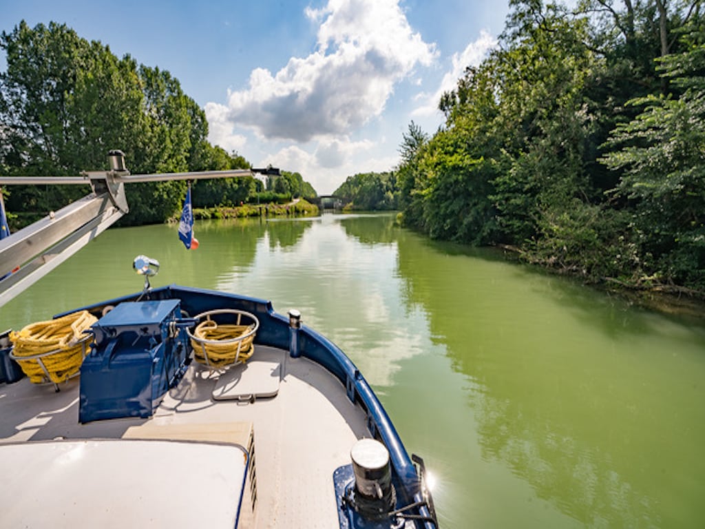 Luxurious cruising on a barge in France